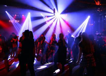 Gaste um tempo pesquisando a balada certa para você! Perigos da balada errada