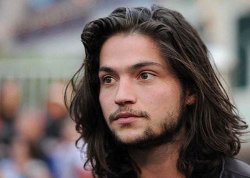 Qual penteado ideal para cabelo longo masculino? Penteados para cabelos longos
