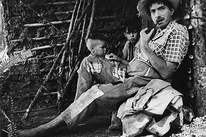 Ator Amácio Mazzaropi em um dos filmes da Série de Jeca Tatu