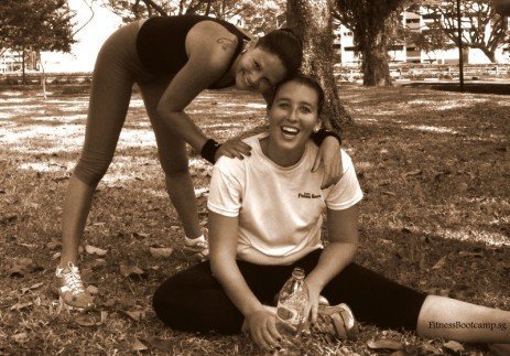 Prática de exercícios entre amigos