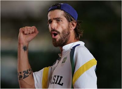 Tatuagem nos pulsos