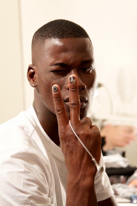 Decorando unhas masculinas