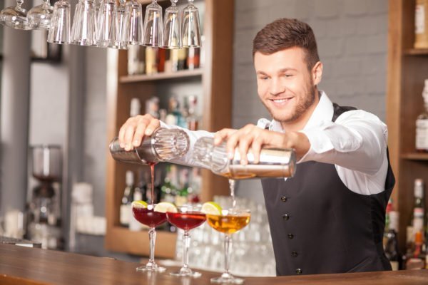 Trabalhando como bartender