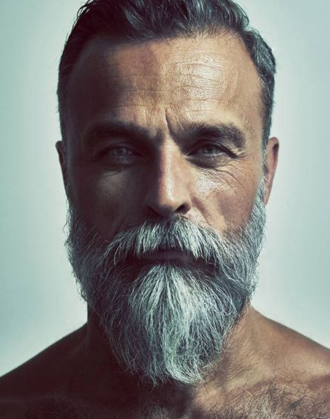 Cabelo e barba combinando