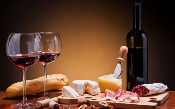 Petiscos para comer com vinho