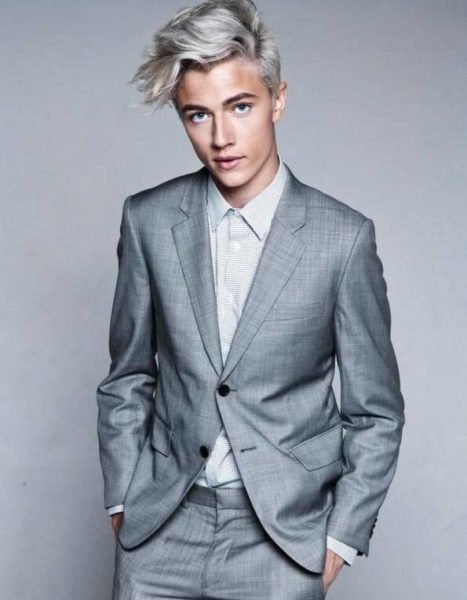 Estilos para cabelo loiro platinado cinza