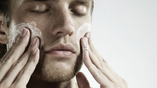 Esfoliação na pele com acne