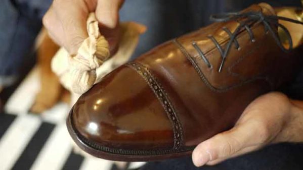 Engraxamento de sapatos