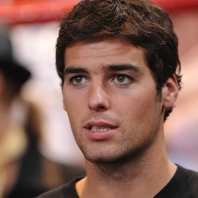 Tom de pele oliva